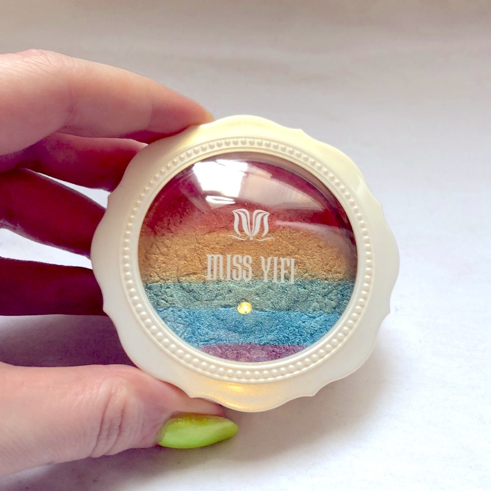 Multicolored metallic shine rainbow shadow pallet